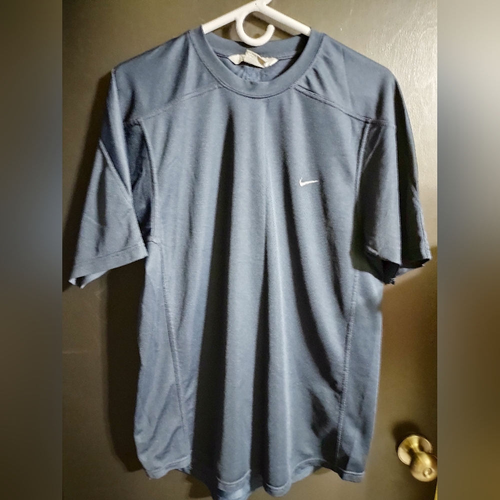 Nike t-shirt size large